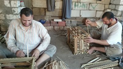 فيديو..١٠ آلاف أسره تعمل بصناعة الأقفاص بـ