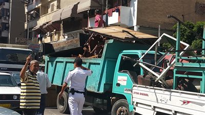 غلق 6 محال مخالفة في حملات مكبرة لـ رفع الإشغالات بـ حي الشرق بورسعيد