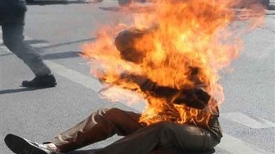 على غرار البوعزيزي .. مواطن إيراني يضرم النيران في نفسه 