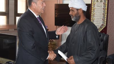 محافظ بني سويف يصرف 10 آلاف جنيه مساعدة لأسرة شهيد القوات المسلحة‎‏