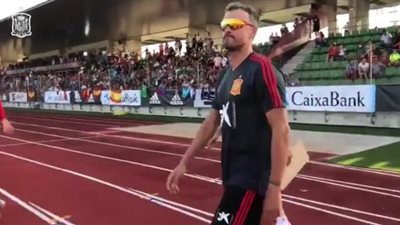صور .. منتخب أسبانيا يخوص أول تدريباته تحت قيادة إنريكي
