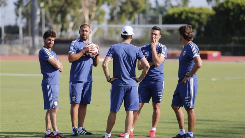 الجهاز الفني لمنتخب
