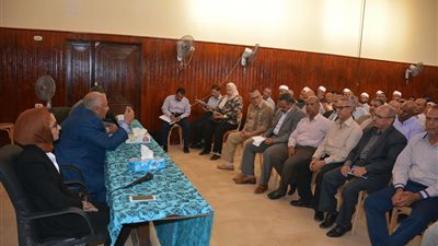 قوافل مرورية ولجنة لفحص الزراعات علي جانبي طرق بواحة بلاط