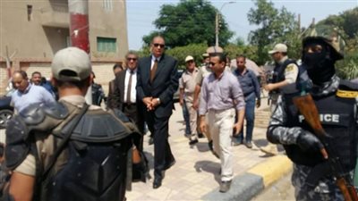 صور.. إزالة 342 حالة إشغال طريق بشوارع مدينة سمسطا ببني سويف 