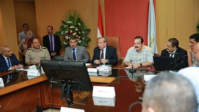 إنذار أول.. محافظ كفرالشيخ يحذر رئيسي بلطيم وبرج البرلس لتلافي المخالفات داخل القرى 