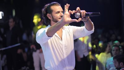 صور.. سامو زين يشعل حفل جامعة الإسكندرية 