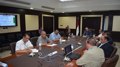 محافظ البحر الأحمر يستعرض المخطط الاستراتيجي العام لمدينة رأس غارب