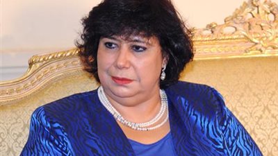 وزيرة الثقافة تكرم 26 شخصية من رموز الفنون الشعبية 