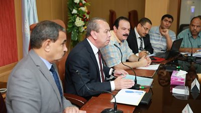 محافظ كفرالشيخ يحيل مسئولى الادارة الهندسية والايرادات بالمدينة للتحقيق فى مخالفات الأكشاك 