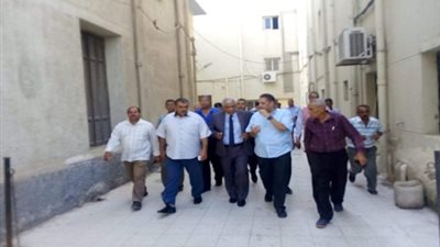 صور.. رئيس مدينة دسوق الجيد يتفقد اقسام المستشفي العام بـ دسوق
