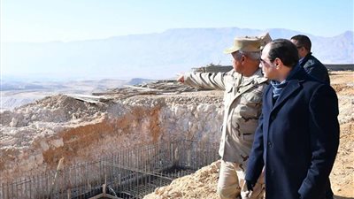 عاجل.. الرئيس السيسي يتفقد هضبة الجلالة