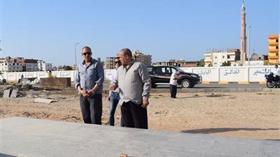 صور.. محافظ البحر الأحمر يشدد على سرعة الانتهاء من تطوير منطقة مقابر الشهداء بالغردقة