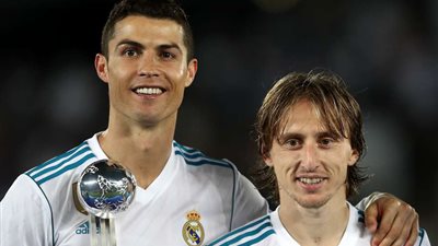 مودريتش يكشف رسالة رونالدو بعد فوزه بجائزة الأفضل