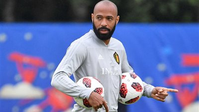 فيديو.. هنري يداعب ذكرياته مع كرة القدم