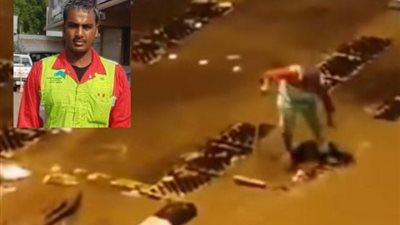 الضمير.. شاهد عامل نظافة يحارب السيول لإكمال مهامه