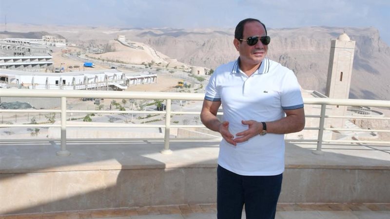 الرئيس السيسي يتفقد