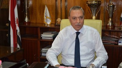 محافظ قنا يشدد بسرعة الانتهاء من كافة الأعمال التى يجرى تنفيذها على طريق قنا سفاجا