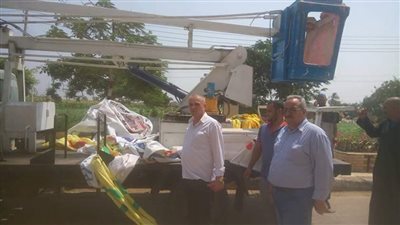 توريد 41 طن قمامة وإزالة إعلانات مخالفة للقانون بحملة تفتيشية في بني سويف