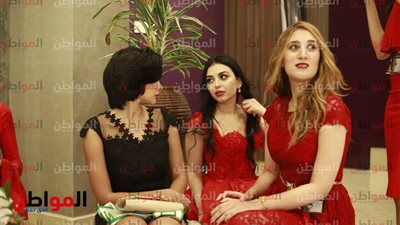 صور.. الفستان الأحمر 
