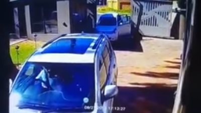 شاهد.. كيف هربت تلك العجوز من اللصوص