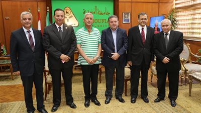 صور.. محافظ المنوفية ورئيس الجامعة يستقبلان وزير قطاع الأعمال للمشاركة في مناقشة رسالة الدكتوراة لأحد الخريجين