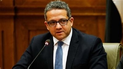 فيديو.. وزير الآثار يفتتح مقبرة 