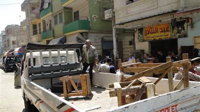 صور .. حملة مكبرة لإزالة الإشغلات بمدينة دمنهور