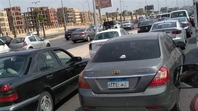 تباطؤ حركة السيارات أعلى محور 26 يوليو بسبب زيادة الأحمال