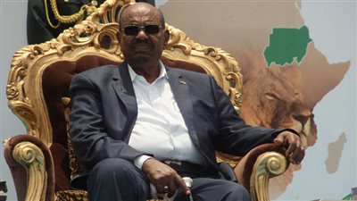 البشير يثير الجدل بقرارات جديدة أبرزها حل الحكومة