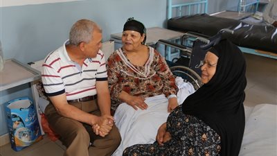 صور.. محافظ المنوفية يوجه بإجراء عملية جراحية فورا للطفلة فرح