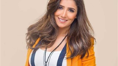 بالصور.. لن تتوقع شكل فستان مي عمر الذي جعلها تغلق التعليقات