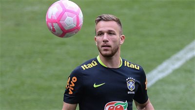 صورة .. برشلونة ينافس ميلان على لؤلؤة البرازيل الجديدة