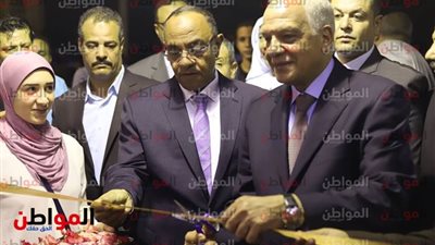 صور.. محافظ الجيزة يفتتح معرض العودة للمدارس بأسعار مخفضة في شارع فيصل
