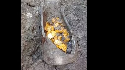 فيديو.. العثور على كنز من الذهب في إيطاليا