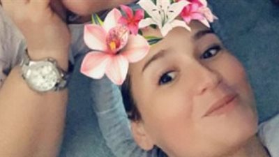 صور..هنا شيحة برفقة طبيبة تجميل..تعرف على السبب