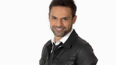 صورة.. أمير طعيمة يحضر مفاجأة لـ جمهوره