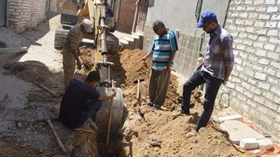 صور.. مركز الخارجة يبدأ إحلال مواسير مياه الشرب 