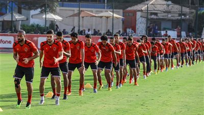 كارتيرون يصدم لاعبي الأهلي فور الوصول لـ غينيا