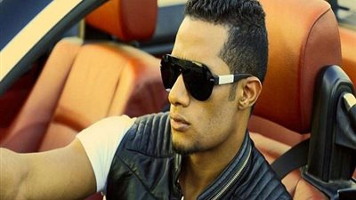 فيديو.. رواد مواقع التواصل الاجتماعي يسخرون من محمد رمضان لهذا السبب!