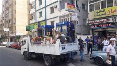 صور.. رئيس حي ثان المنتزه يترأس حملة لرفع الإشغالات بتعليمات من محافظ الإسكندرية