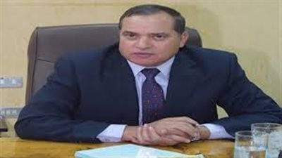 رئيس جامعة سوهاج يناقش مع طلابه الاستعدادات للعام الجديد