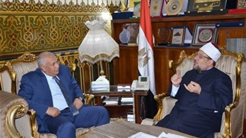 وزير الأوقاف ومحافظ