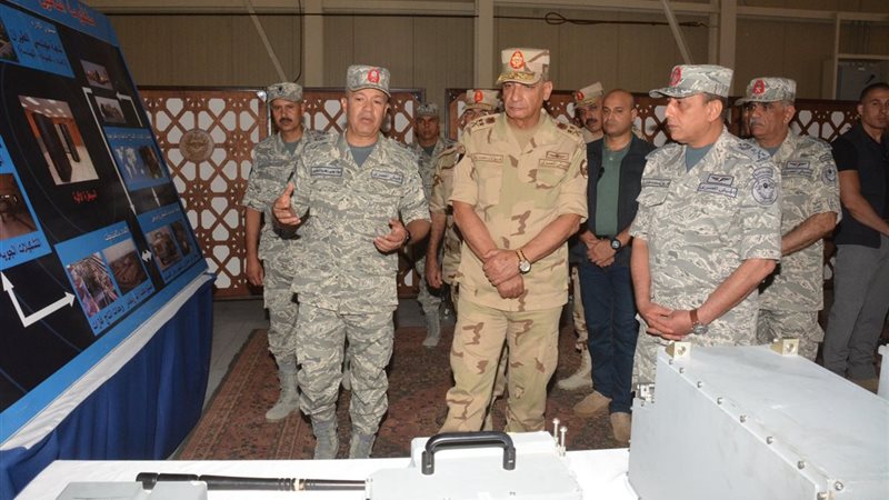 وزير الدفاع يتفقد