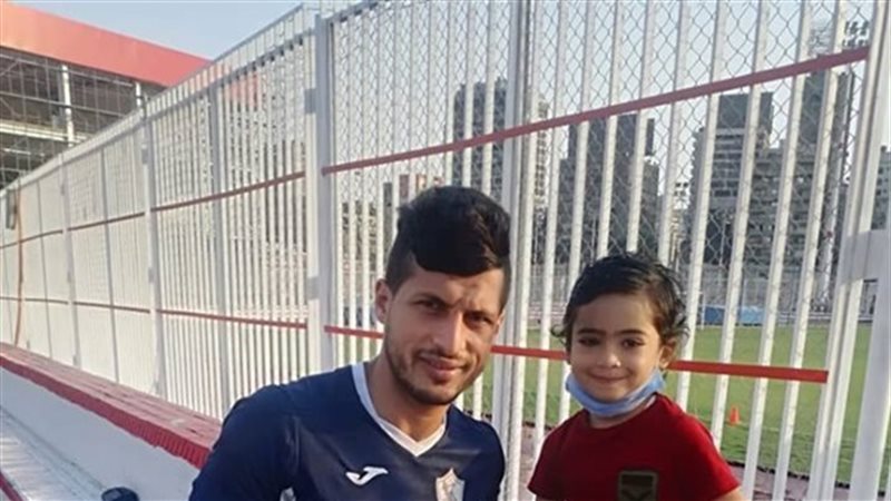 طارق حامد مع الطفل
