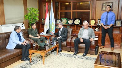 محافظ كفرالشيخ يستقبل اللواء عزالدين صالح لمتابعة إنشاء مصنعى الرمال السوداء بـ البرلس