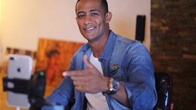 محمد رمضان يهنئ الأقباط برأس السنة الهجرية.. وعلماء دين: الفعل لا يجوز شرعاً
