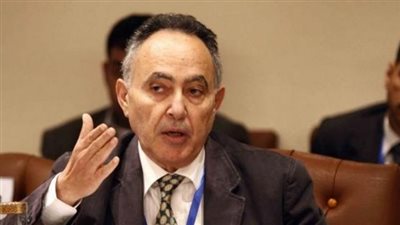 نشأت الديهي يطالب بنزع الجنسية من بهي الدين حسن ومحاكمته