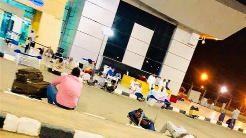 الاهالي في مطار سوهاج