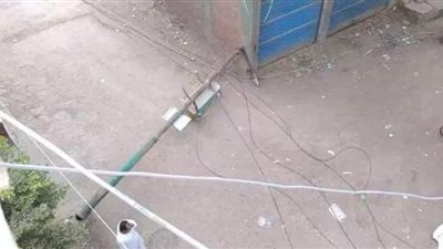 سقوط عامود كهرباء يثير ذعر الأهالي بـ كفر شكر