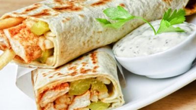 وصفة سحرية .. احترفي طريقة عمل كريب شاورما الفراخ بخطوات بسيطة 